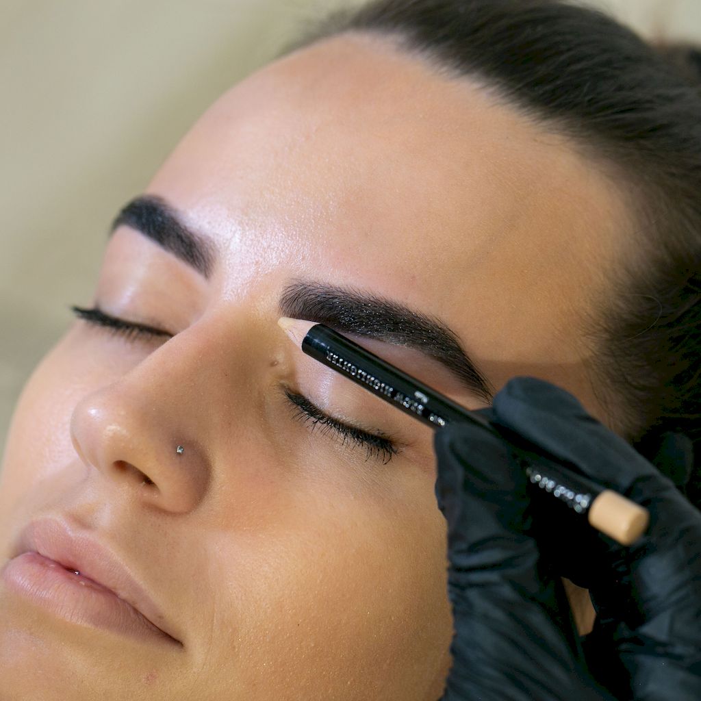 BRAU is UAE'S #1 BEAUTY BRAND· beauty Treatments, brow, lash and skin obsessed service / treatments. BRAU is a premium beauty studio that specializes in Brows, Lashes, Lips, Eyes, and Facial services delivered by artisans in this field.