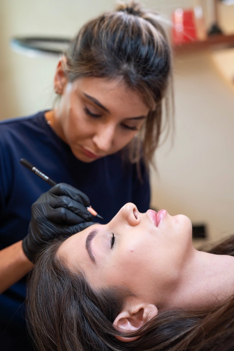 Beauty service UAE makeup, brow shaping, lashes, signature anti-ageing facials. brau.ae